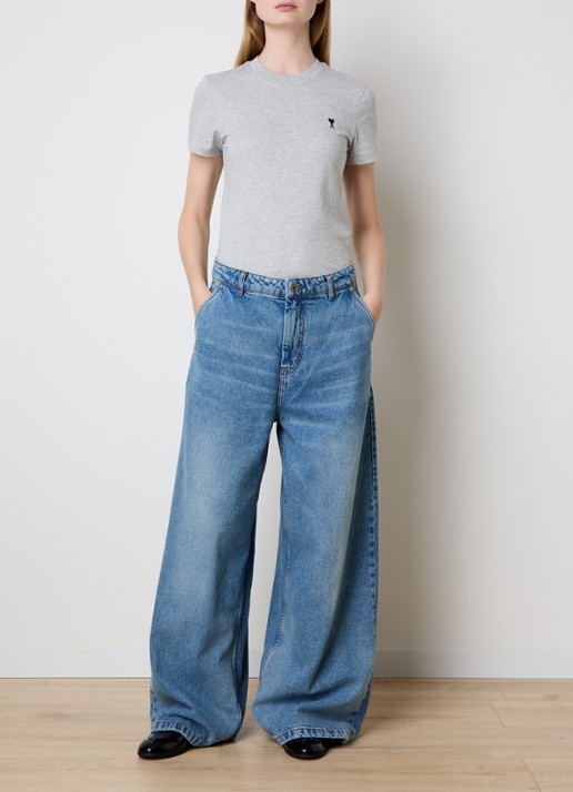 AMI Paris Mid waist wide leg jeans met medium wassing - voorkant 6 indigo