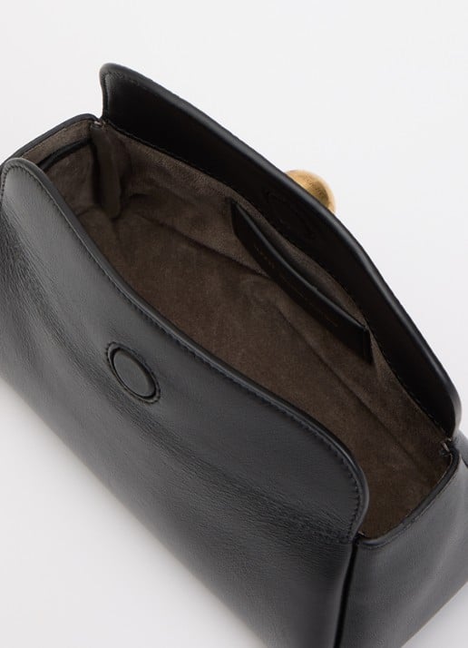 AMI Paris Mini Carrousel clutch van leer met afneembare schouderriem - detail 2 zwart