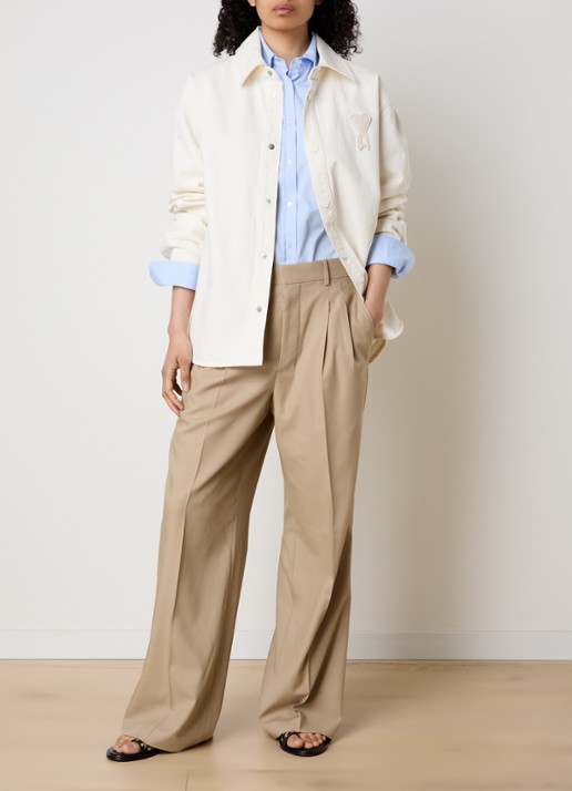 AMI Paris Overshirt van denim met logoborduring - voorkant 5 gebroken wit