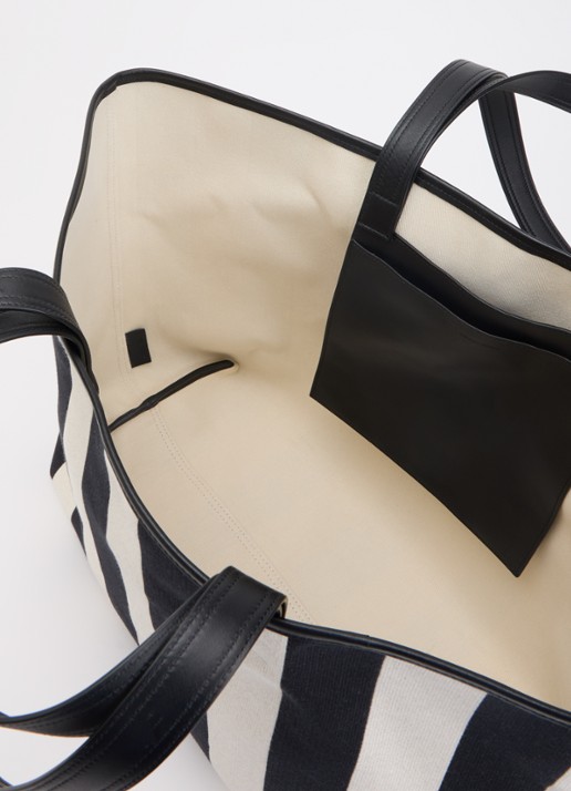 AMI Paris Shopper met streepprint en leren details - detail 2 zwart