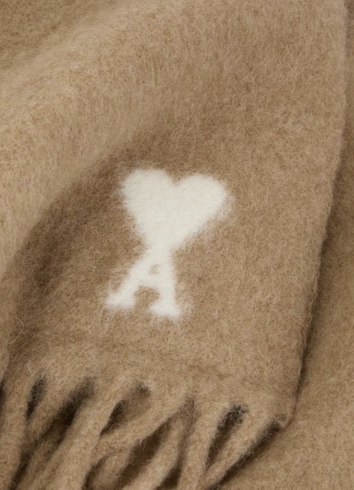 AMI Paris Sjaal in alpaca wolblend met franjes 235 x 30 cm - detail beige