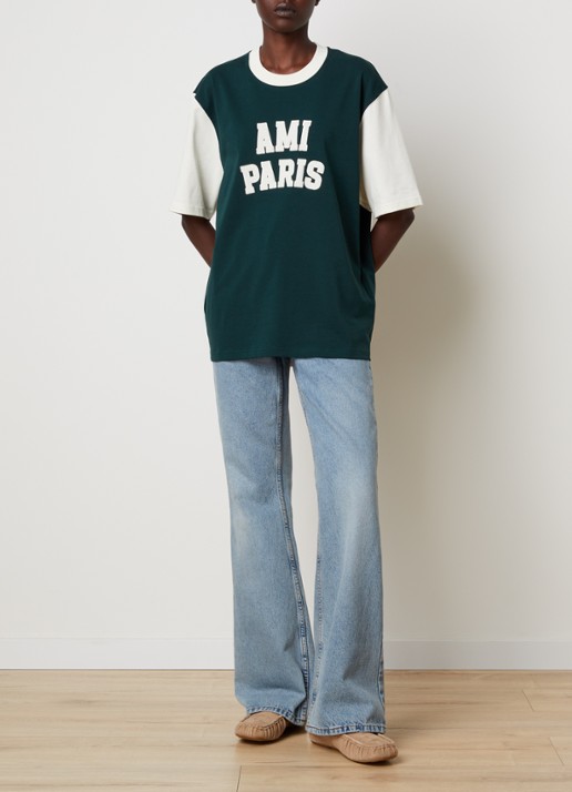 AMI Paris T-shirt met logoborduring - voorkant 2 donkergroen