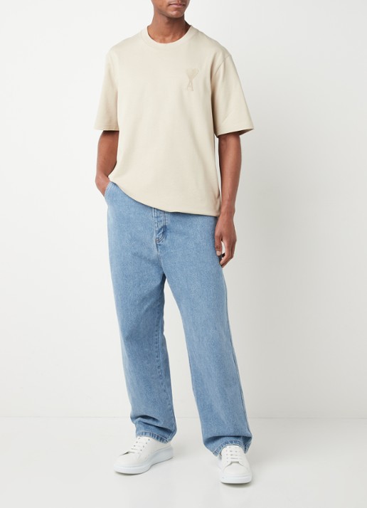 AMI Paris T-shirt van  katoen met logoborduring  - voorkant 2 beige