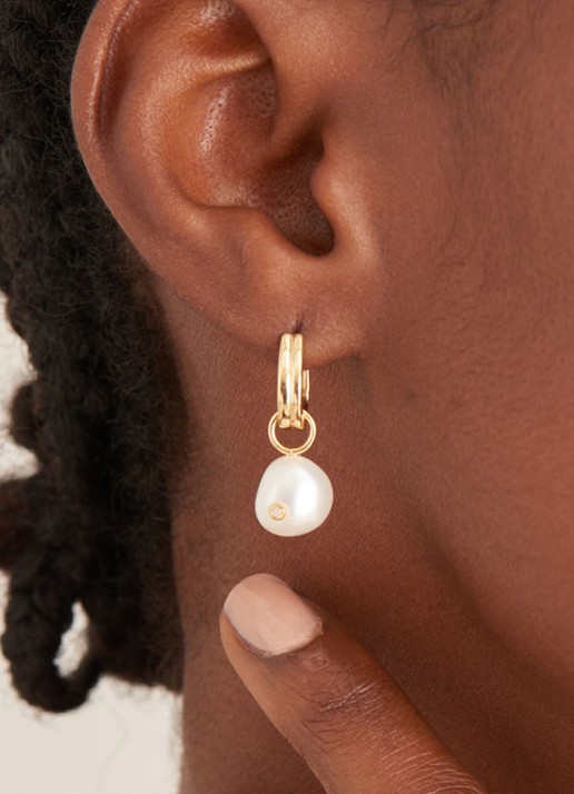 Ania Haie Pearl Drop Sparkle Huggie oorringen verguld - voorkant 2 goud