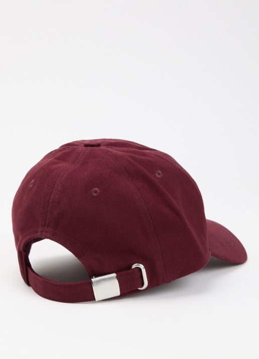 Anine Bing Jeremy Collegiate pet met logoborduring - detail bordeauxrood