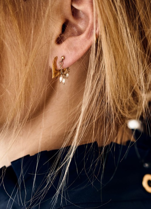 Anna + Nina Cosmic Dust Chain oorsteker verguld - voorkant 2 goud