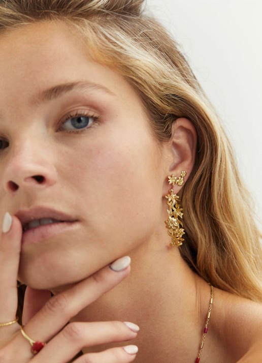 Anna + Nina Flourish enkel oorknopje verguld - voorkant 4 goud