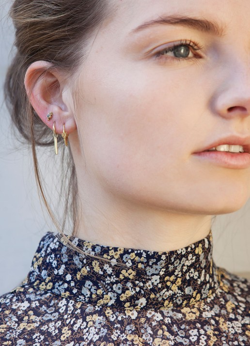 Anna + Nina Ingot oorringen verguld - detail 3 goud