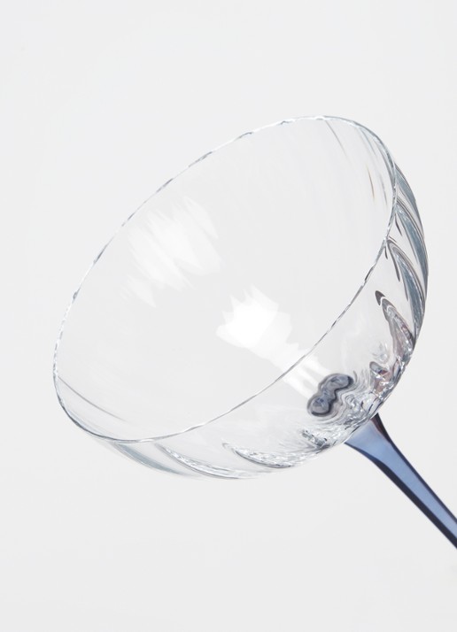 Anna + Nina Ocean champagne glas 15 cl - detail staalblauw