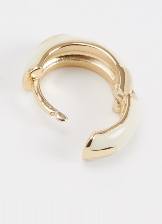 Anna + Nina Single Leaf Huggie oorring verguld - detail goud