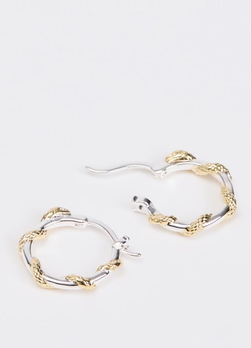 Anna + Nina Small Twisting oorringen verguld - detail zilver