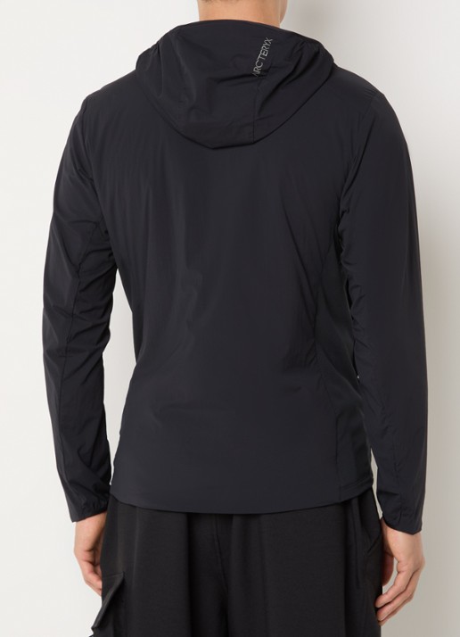 Arc'teryx Atom windjack met ritszakken en capuchon - achterkant zwart