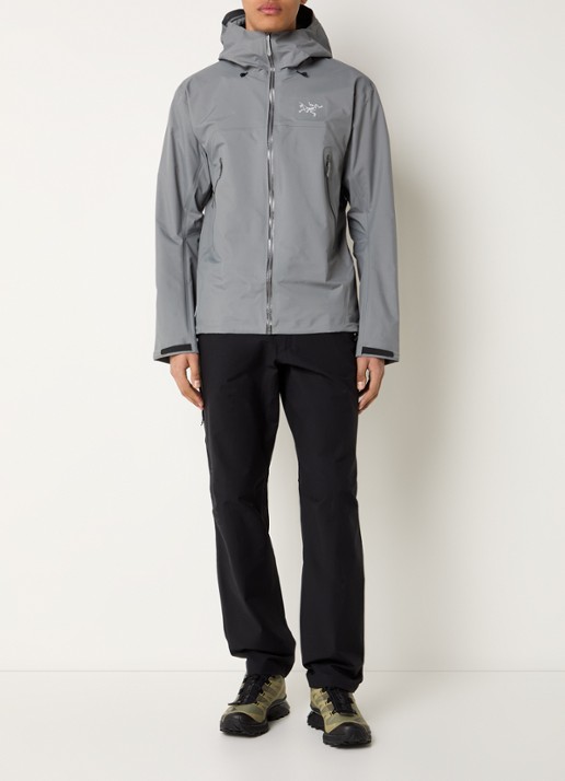 Arc'teryx Beta Gore-Tex jack met capuchon en ritszakken - voorkant 2 grijs