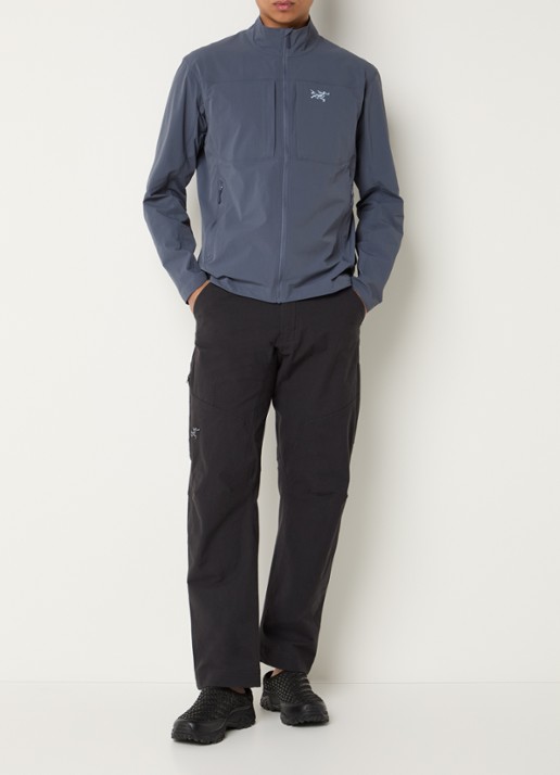 Arc'teryx Cronin straight fit cargobroek met logoborduring en steekzakken - voorkant 3 zwart