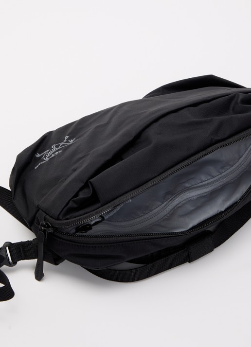 Arc'teryx Heliad crossbodytas met verstelbare schouderriem en logo - detail 2 zwart