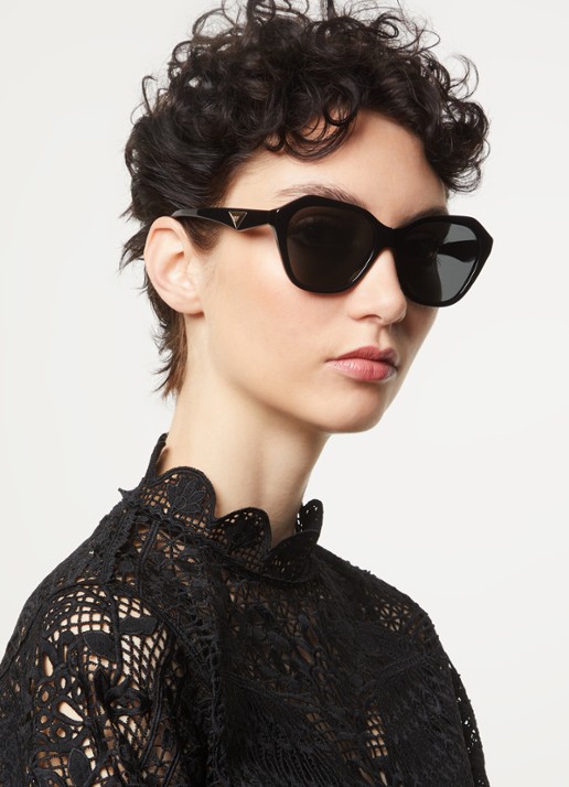 Armani Butterfly zonnebril EA4221 - voorkant 2 zwart