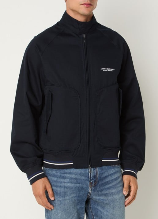 Armani Jack met klepzakken