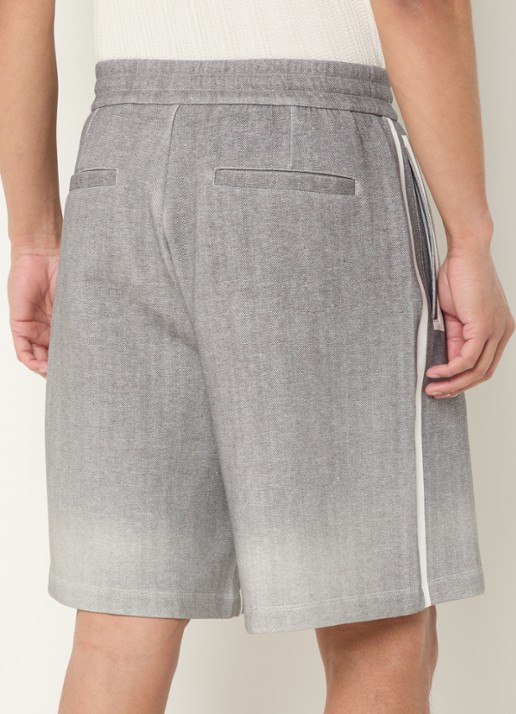 Armani Mid waist straight fit korte broek met paspelzakken - achterkant lichtgrijs