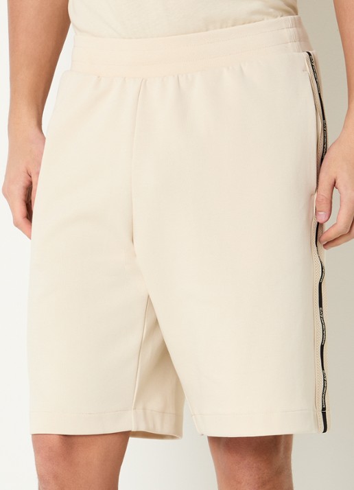 Armani Straight fit korte broek met logo - detail 2 gebroken wit