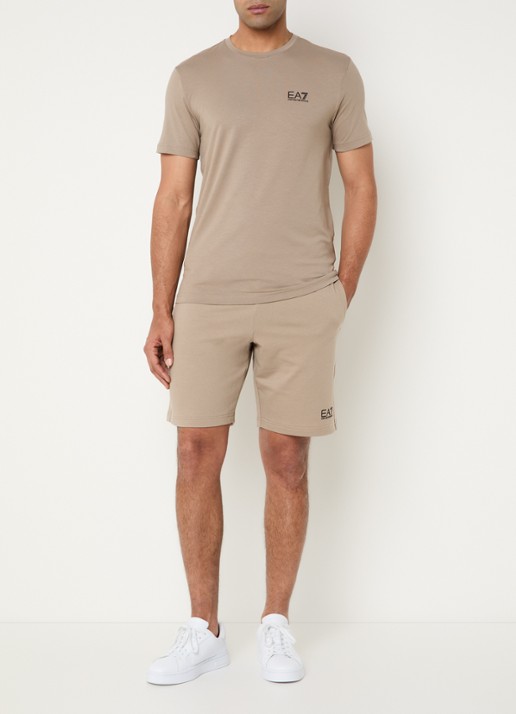 Armani Straight fit korte joggingbroek met logo  - voorkant 3 beige