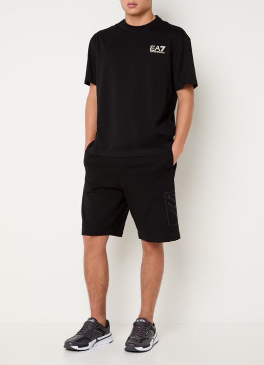 Armani Straight fit korte joggingsbroek met logo en steekzakken - voorkant 3 zwart