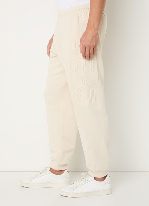 Armani Tapered fit joggingbroek met 3D logoprint - detail 5 beige