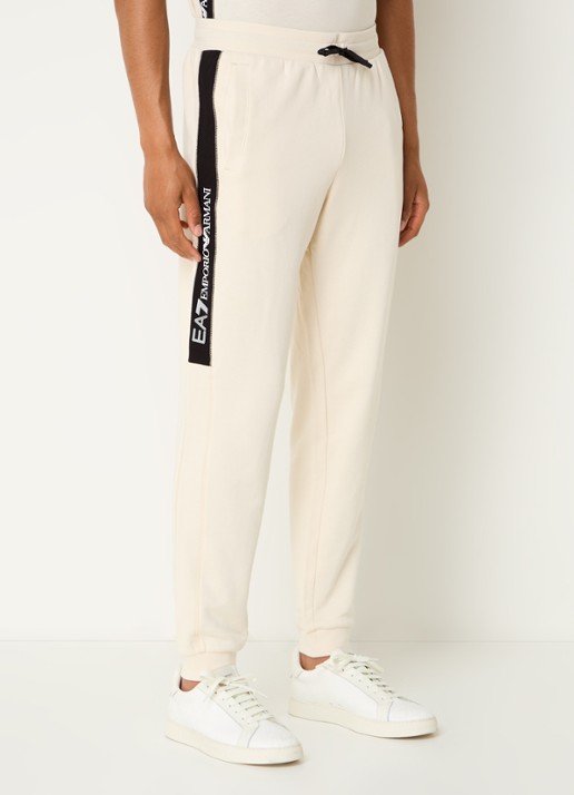 Armani Tapered fit joggingbroek met logo en steekzakken - detail beige