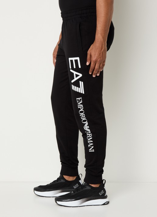 Armani Tapered fit joggingbroek met logoprint en steekzakken - detail 2 zwart
