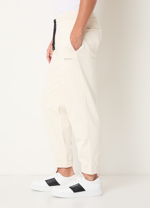 Armani Tapered fit joggingbroek met trekkoord - detail 2 creme