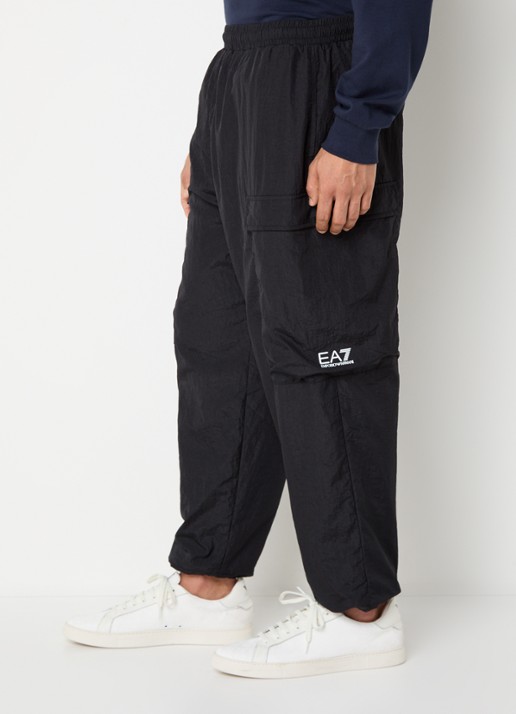 Armani Tapered fit trackpants met logo en steekzakken - detail 3 zwart