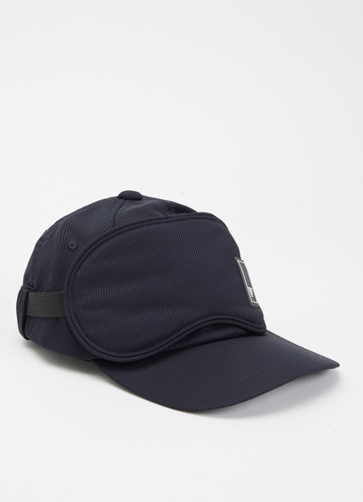 Armani Travel Essentials Baseball pet en slaapmasker