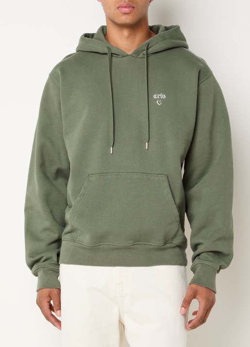 Arte Antwerp Heart hoodie met logo - detail legergroen