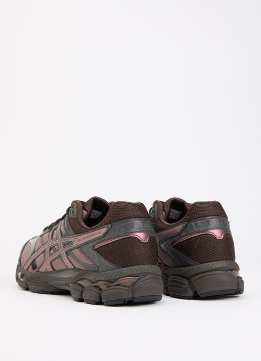 ASICS Gel-Cumulus 16 sneaker met mesh details - achterkant donkerbruin