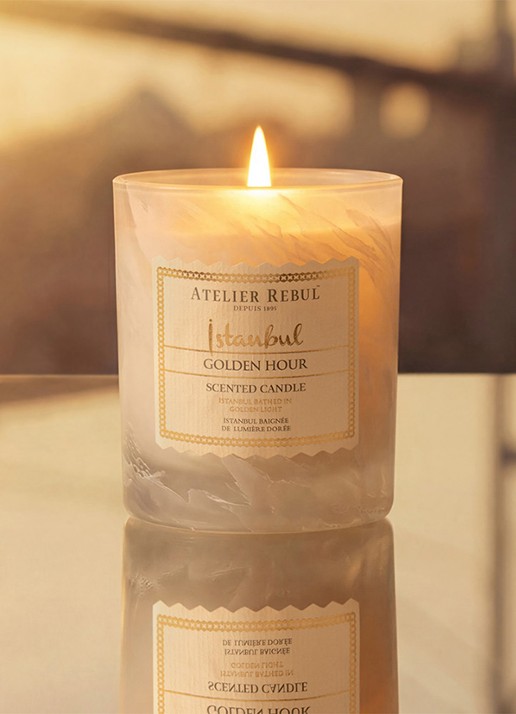 Atelier Rebul Istanbul Golden Hour geurkaars 210 gram - voorkant 2 vanillegeel