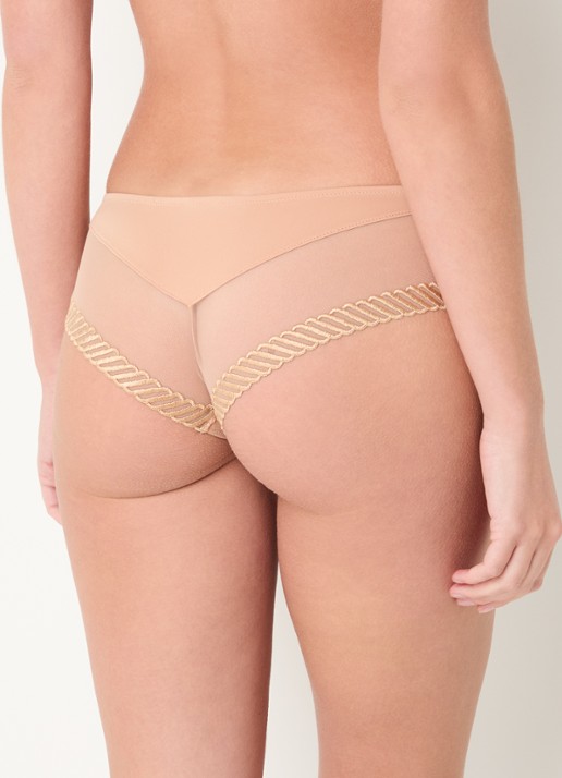 Aubade Sheer Emotion shorty met mesh en borduring - achterkant zand