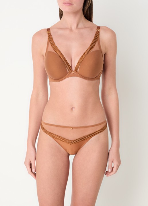 Aubade Sheer Emotion tanga met mesh en borduring - voorkant 3 cognac