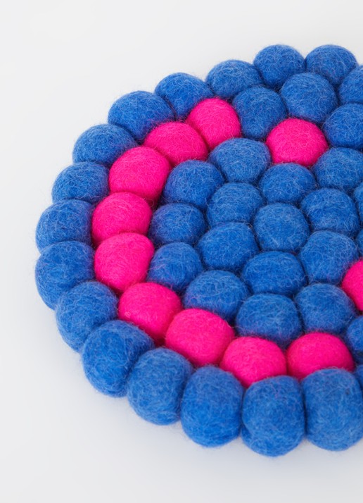 Aveva Pannenonderzetter van wol met print - voorkant 2 blauw