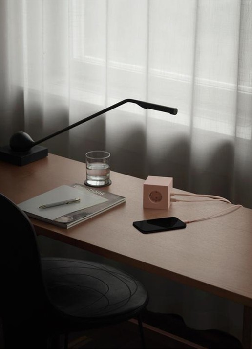 Avolt USB-C to Lightning oplaadkabel 60W - 2 meter - voorkant 2 roze