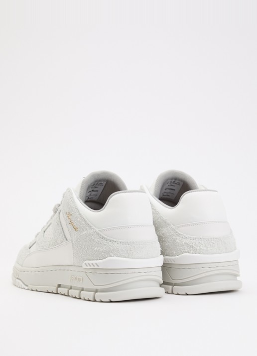 Axel Arigato Area Lo Fluffy sneaker met suède details - achterkant grijs
