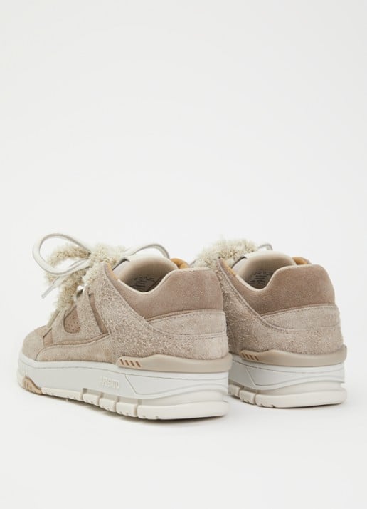 Axel Arigato Area Lo Label sneaker van leer van suède - achterkant 2 taupe