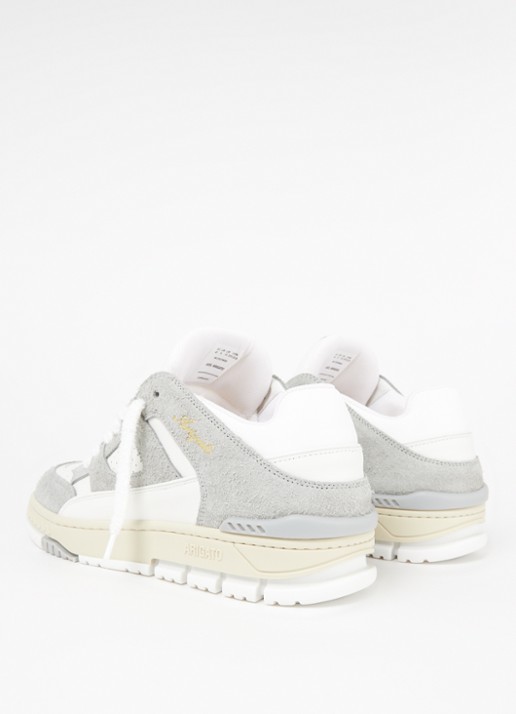 Axel Arigato Area Lo sneaker van leer met suède details - achterkant grijs