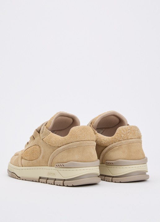 Axel Arigato Area Loop sneaker van suède - achterkant beige