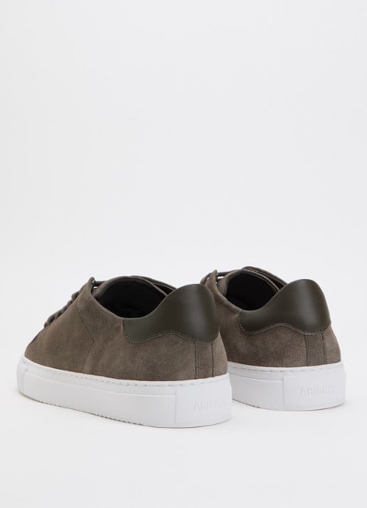 Axel Arigato Clean 90 sneaker van suède met logo - achterkant donkerbruin