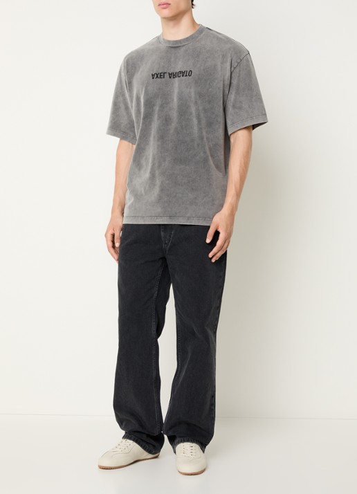 Axel Arigato Distort T-shirt met logoprint - voorkant 2 zwart