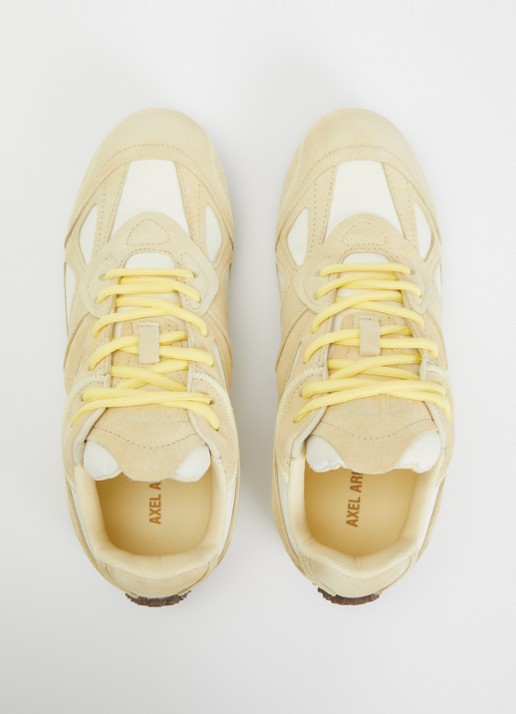 Axel Arigato Slow Runner sneaker met suède details - detail 2 lichtgeel