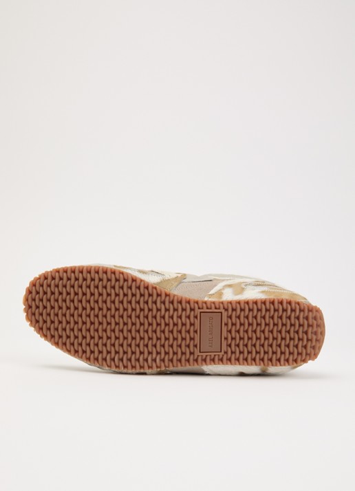 Axel Arigato Slow Runner sneaker van suède met details van leer en ponyhair - detail 4 beige