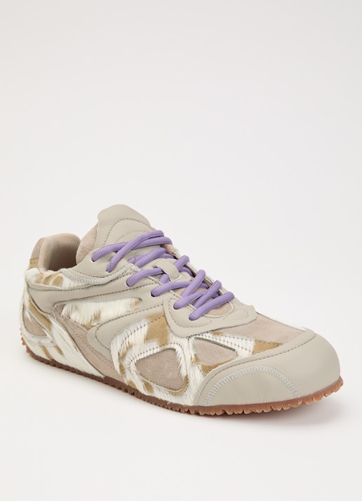 Axel Arigato Slow Runner sneaker van suède met details van leer en ponyhair - voorkant 5 beige