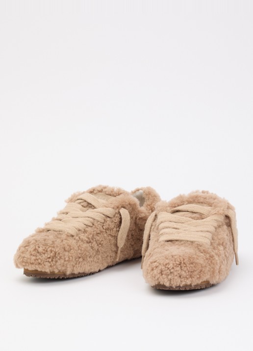 Axel Arigato Tact Shearling sneaker van teddy - detail 2 camel