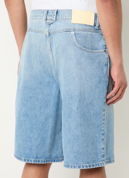 Axel Arigato Wide fit korte broek van denim met lichte wassing - achterkant indigo