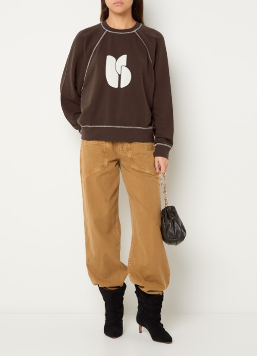 ba&sh Bart sweater met logopatch - voorkant 4 chocoladebruin